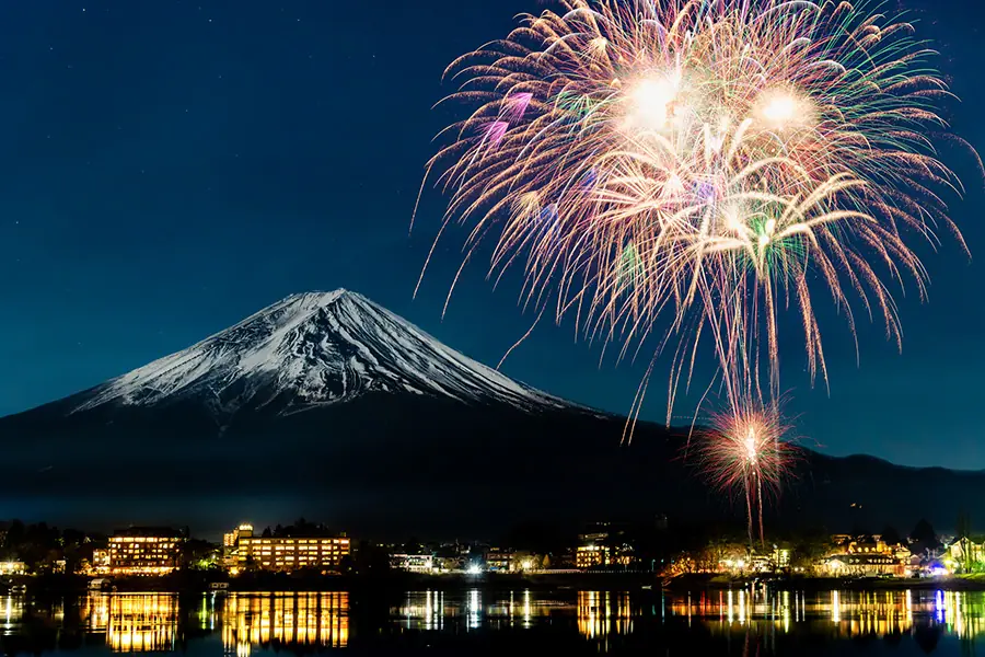 河口湖の冬花火